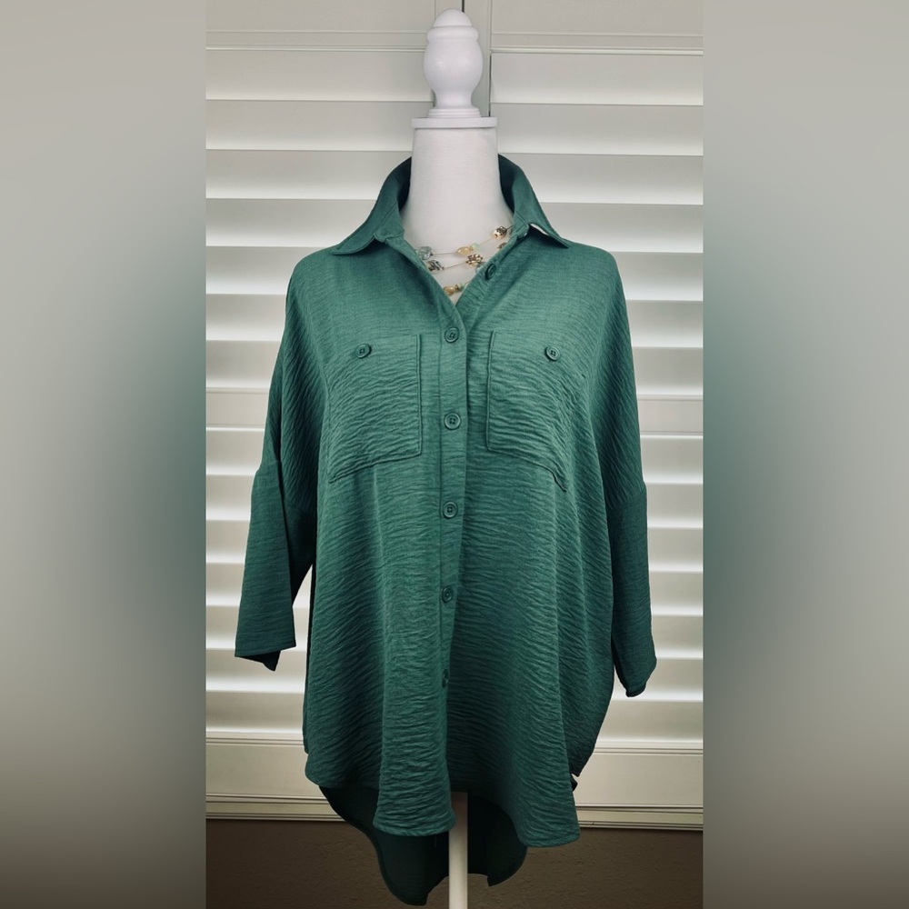 NWT~ LulaRoe Seersucker High/Low Blouse Sz. Med